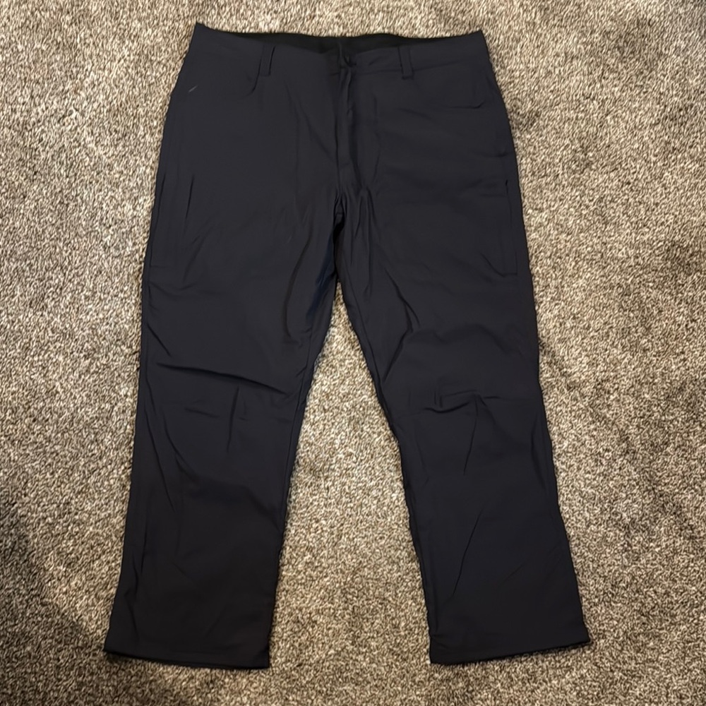 Orvis Black Lined Cargo Pants with Structured Design